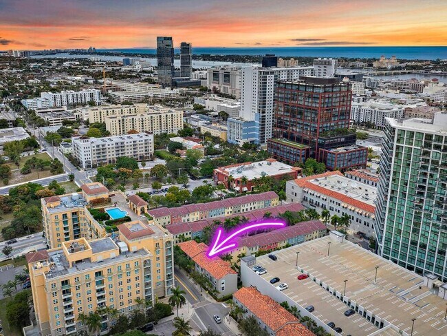 Building Photo - 560 S Sapodilla Ave