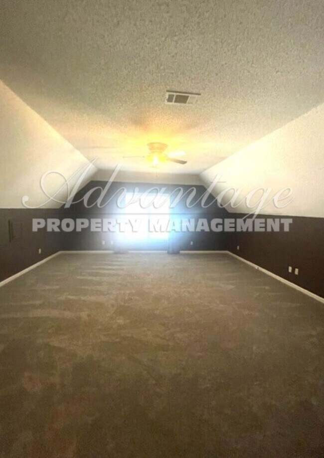 Building Photo - Beautiful 4 Bedroom - 2.5 Bath | Colliervi...