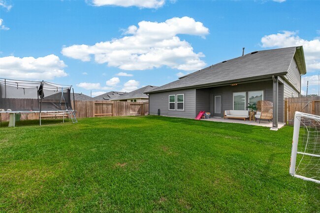 Building Photo - 24726 Cedar Ln