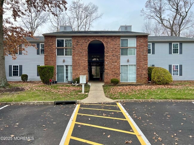 Primary Photo - 7-1 Seattle Ct