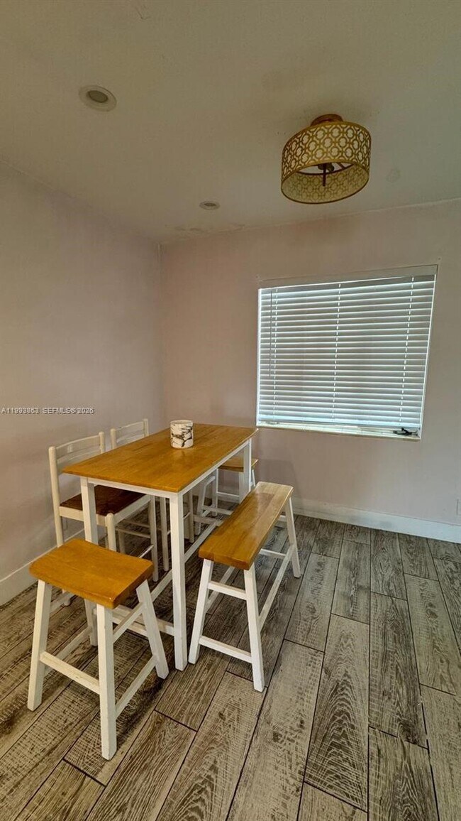 Building Photo - 414 9th Ave N