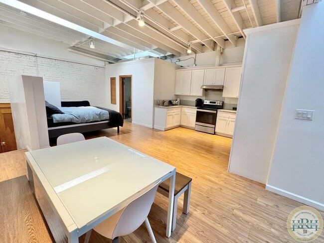Building Photo - Huge Spacious 1BR|1BA loft in Lower Haight