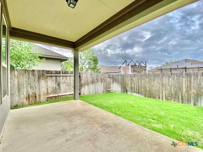 Building Photo - 816 Alta Wy