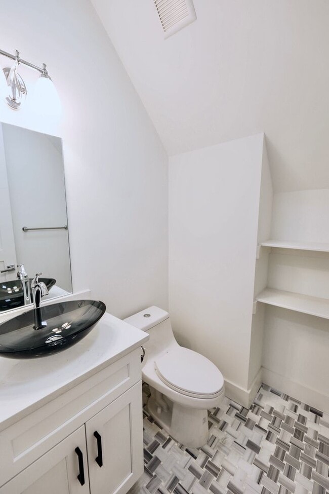 Building Photo - 8 Bedrooms 8 Baths Pre-leasing Now for 202...