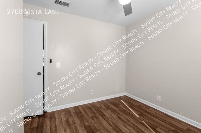 Building Photo - 2708 Vista Ln