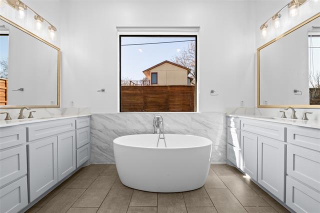 Building Photo - 194 Touchstone Rd