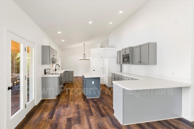 Building Photo - 2530 E Edgewood Dr
