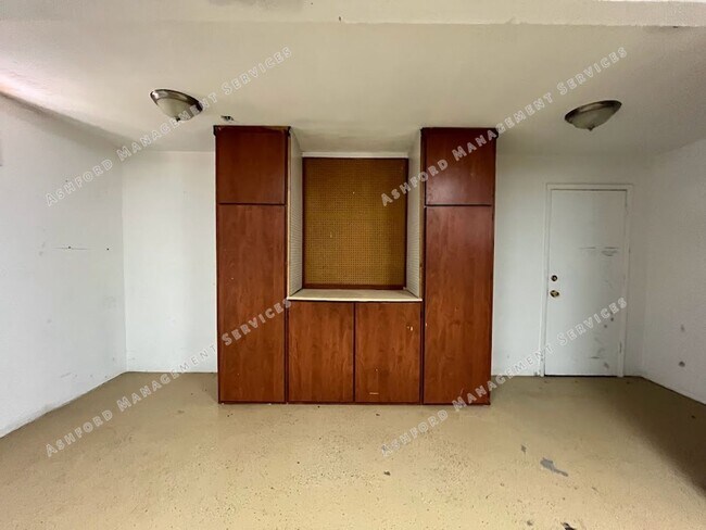 Building Photo - BEAUTIFULLY UPDATED 3 BEDROOM HOME WITH HUGE BACKYARD, RV GATE & ARIZONA ROOM IN GLENDALE!
