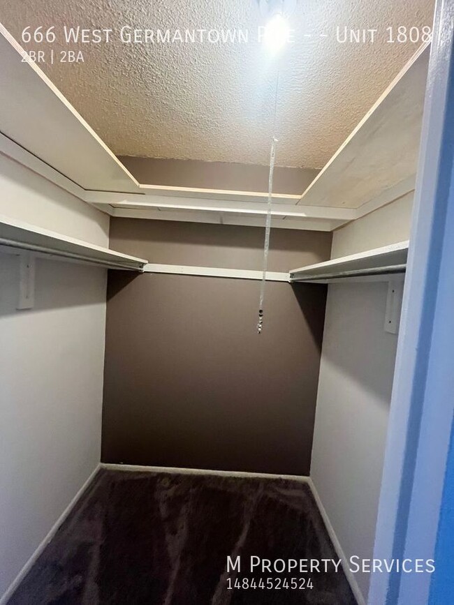 Building Photo - Spacious, Beautiful 2 Bedroom 2 Bath Condo...