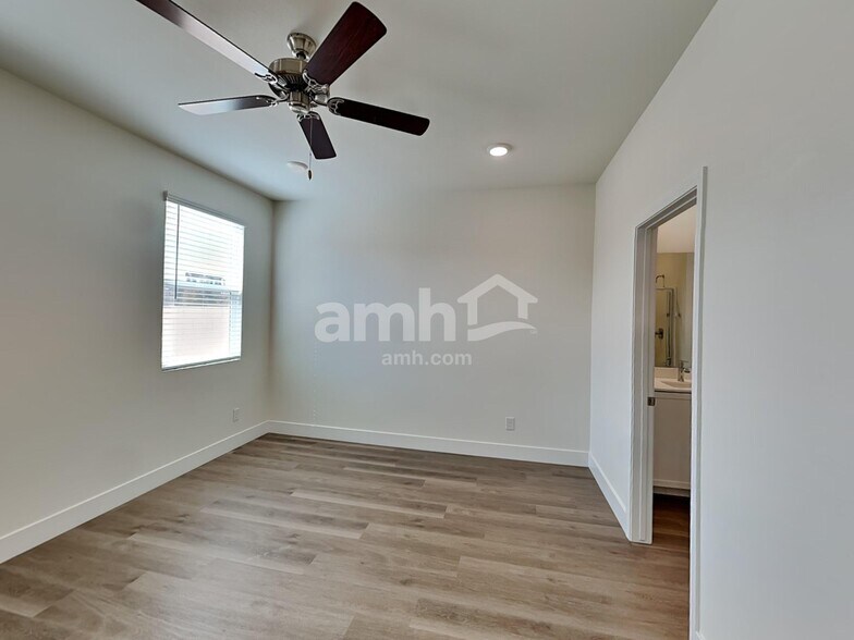 Building Photo - 505 Silverbell Fls Pl