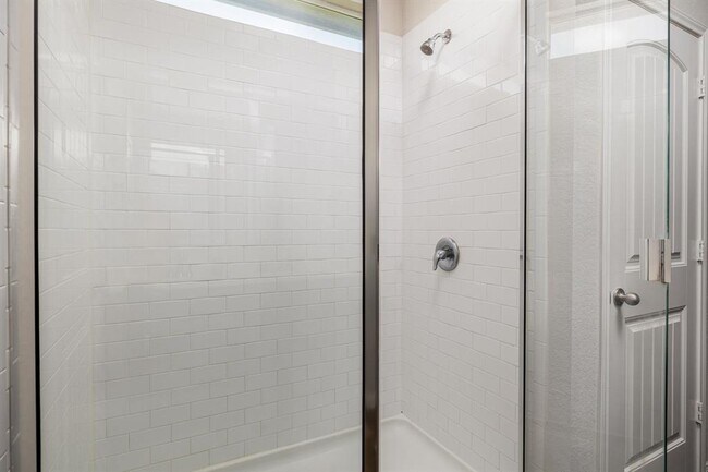 Building Photo - 708 Quarton Dr