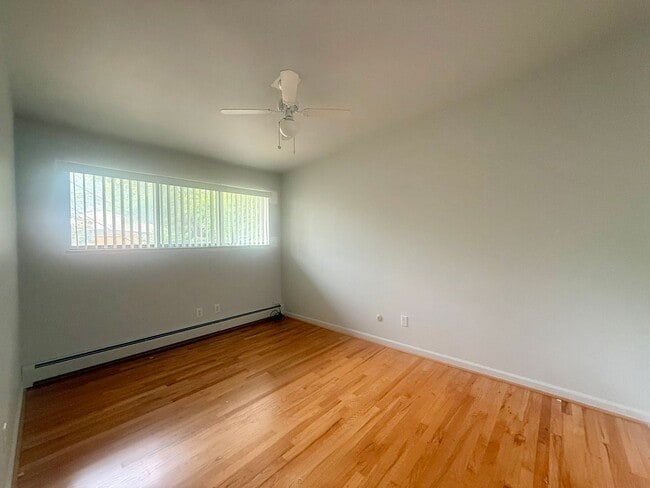 Building Photo - 410/412 S Revena Blvd