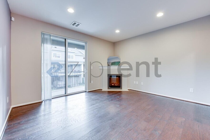 Building Photo - 11004 20th Dr SE