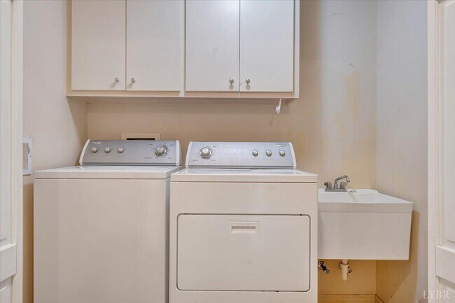 Building Photo - 405 Oakland Cir