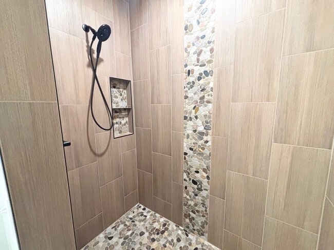 Building Photo - 577 Main St W