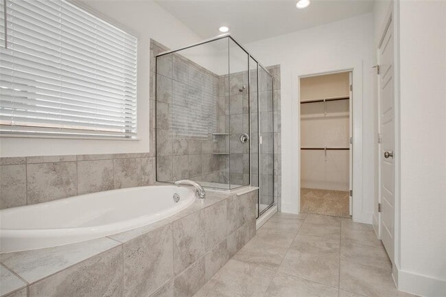 Building Photo - 620 Golden Glory Rd