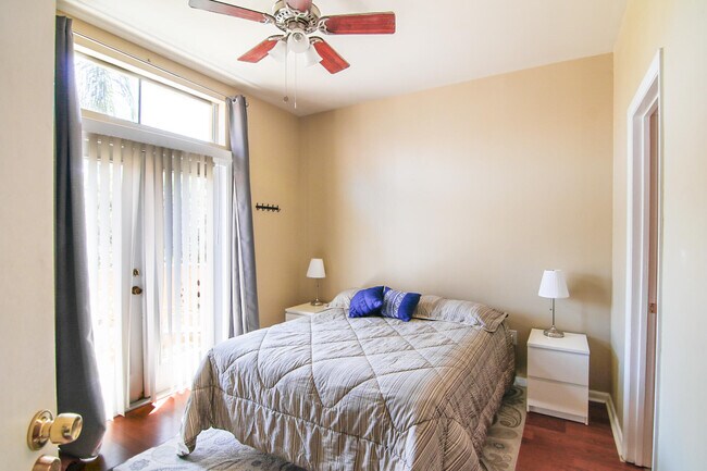 Building Photo - 4807 Via Palm Lakes Via