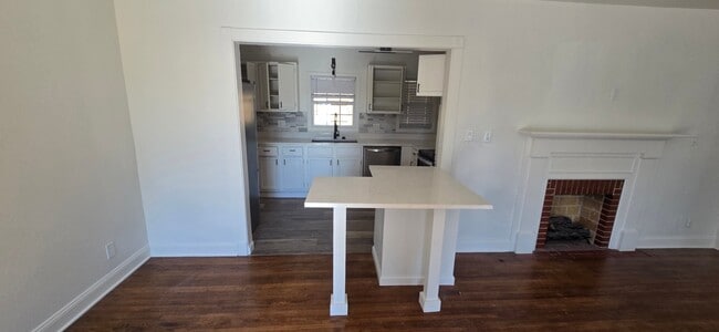 Building Photo - 3409 Riverside Dr