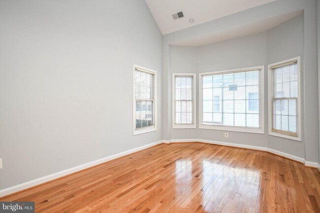 Building Photo - 1303 Cameron Hill Ct