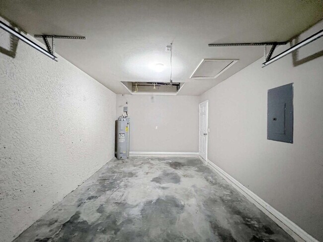Building Photo - Sweater Weather Optional: 3 Beds, 2 Baths,...