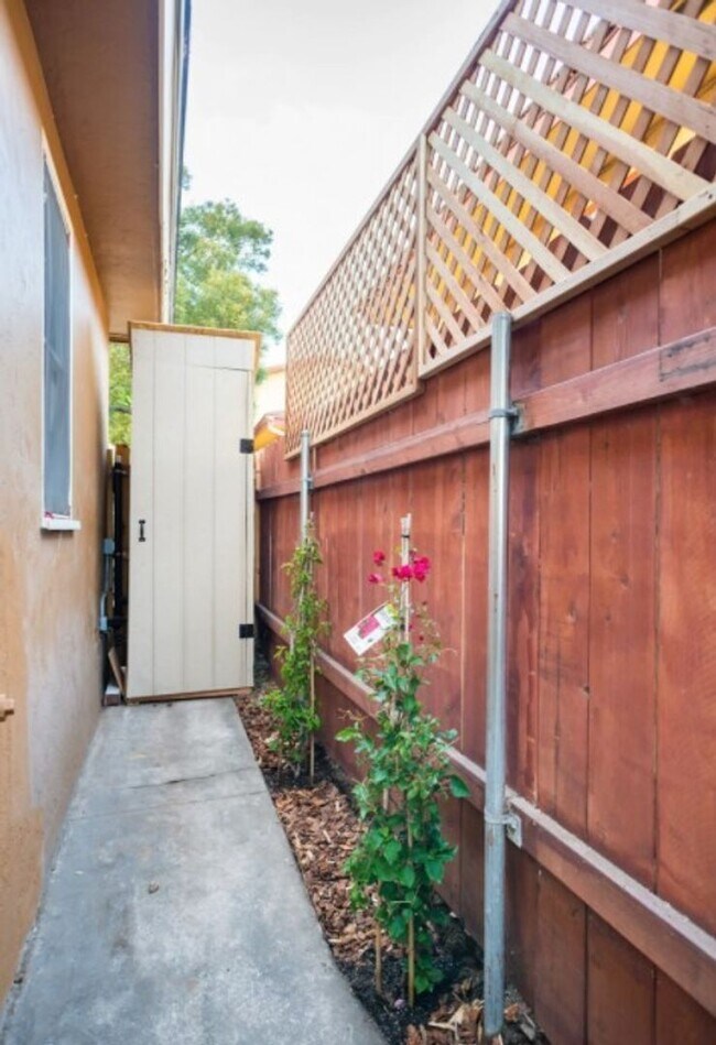 Building Photo - Old Town San Diego Unit