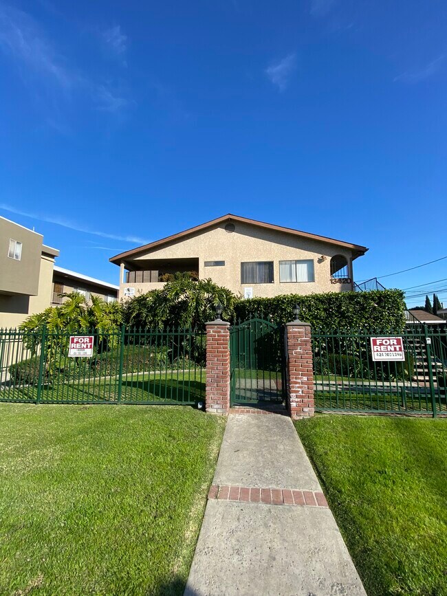 Primary Photo - Briarwood Apartments