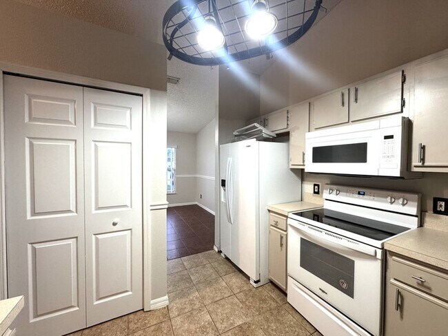 Building Photo - 2728 Corrigan Dr