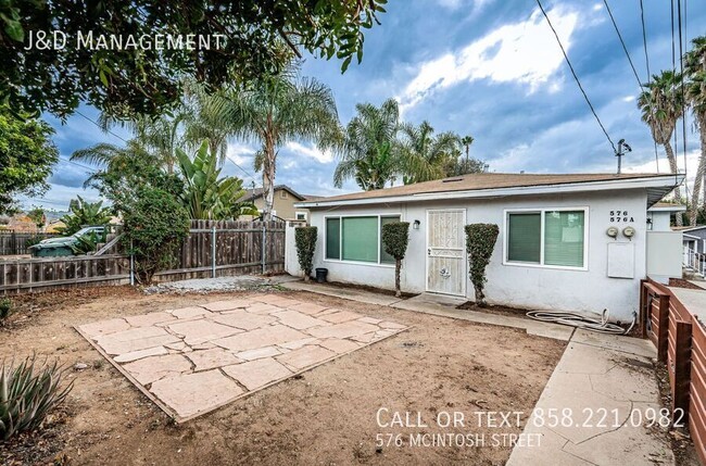 Building Photo - Renovated Duplex w/ Parking and Fenced Yard