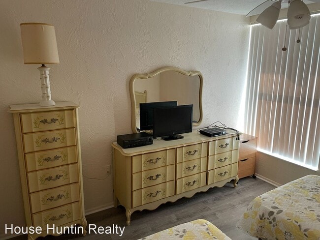 Building Photo - 1 br, 1 bath House - 4358 TAHITIAN GARDENS...