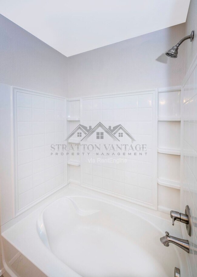 Building Photo - 618 E Payton Cir