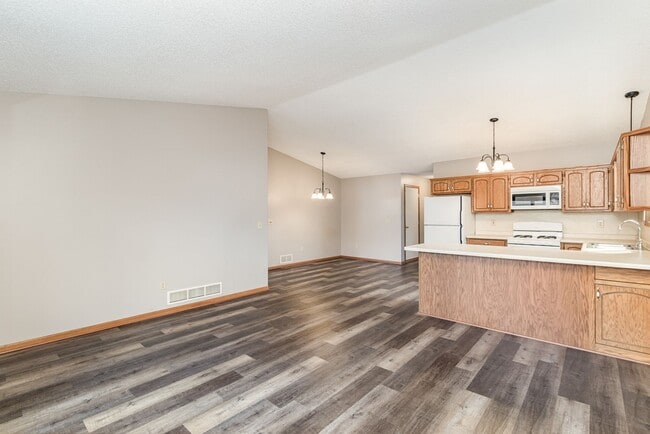 Building Photo - 2 Bed | 1 Bath Updated One Level Home