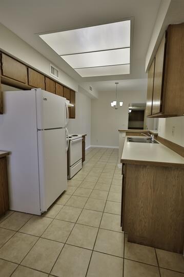 Building Photo - $500 move-in credit!!  Summertree Condos