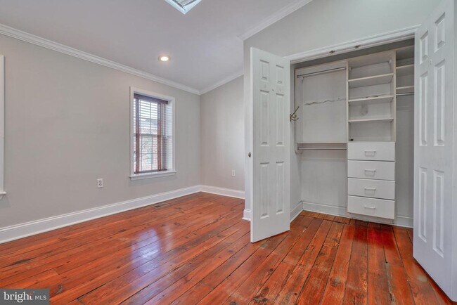 Building Photo - 1412 Battery Ave