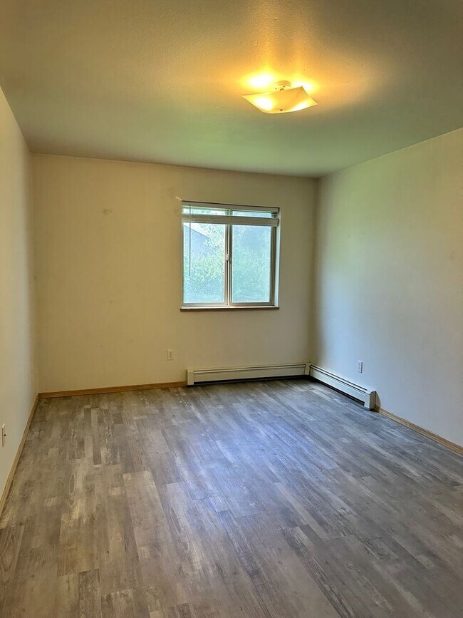 Building Photo - 209 N Pondera Ave
