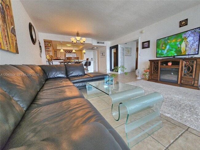 Building Photo - 2030 S Ocean Dr