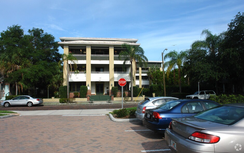 Primary Photo - Sans Souci Apartments