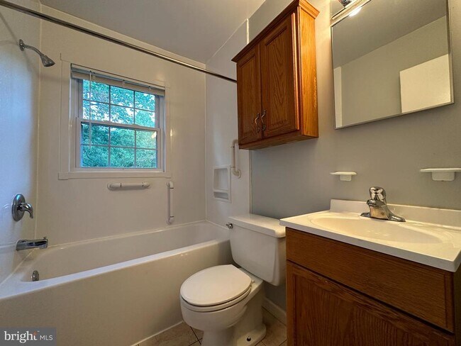 Building Photo - 7432 Berwick Ct