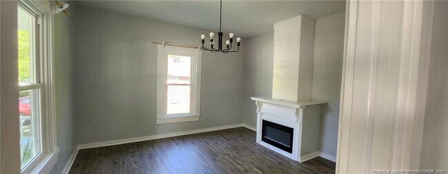 Building Photo - 233 W Barbee St