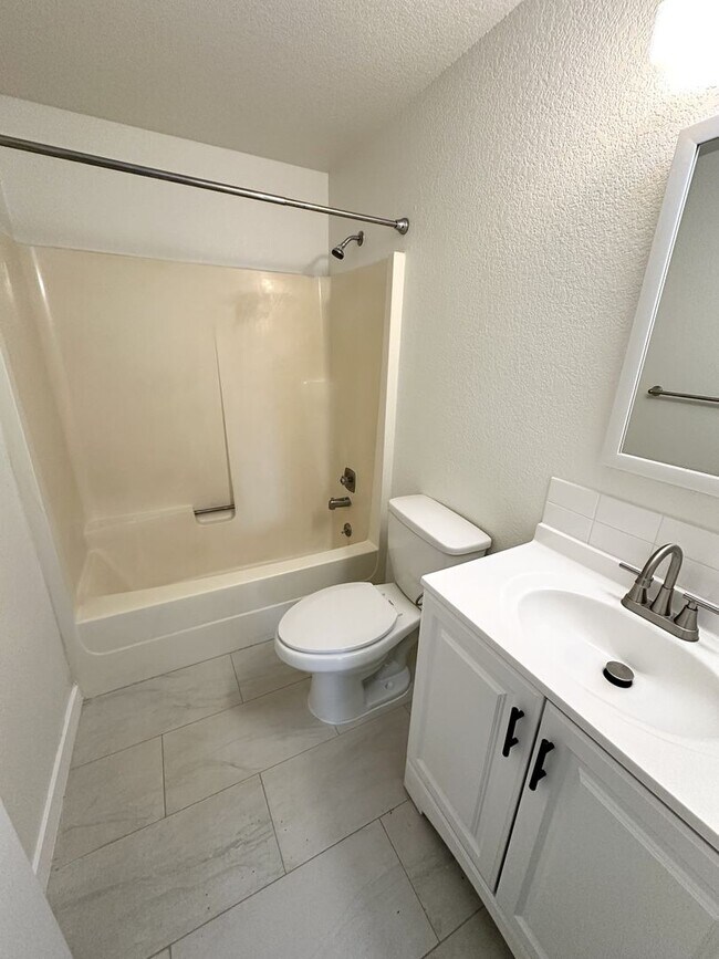 Building Photo - 409 Benham St