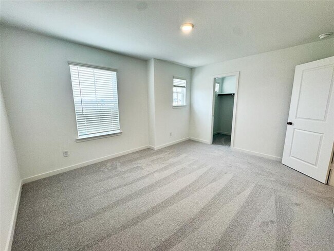 Building Photo - 130 Golden Bell Wy