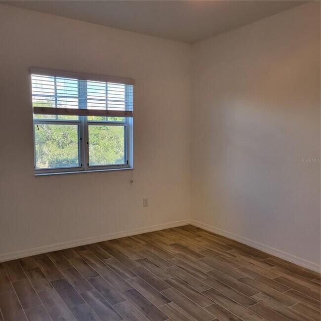 Building Photo - 1064 N Tamiami Trl