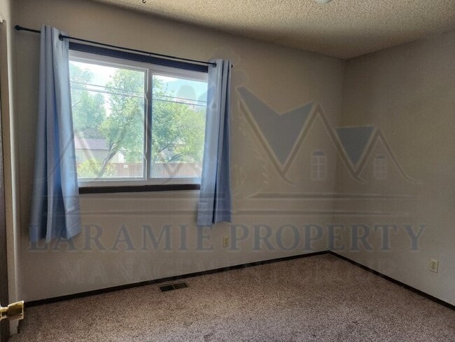 Building Photo - 869 N 8th St