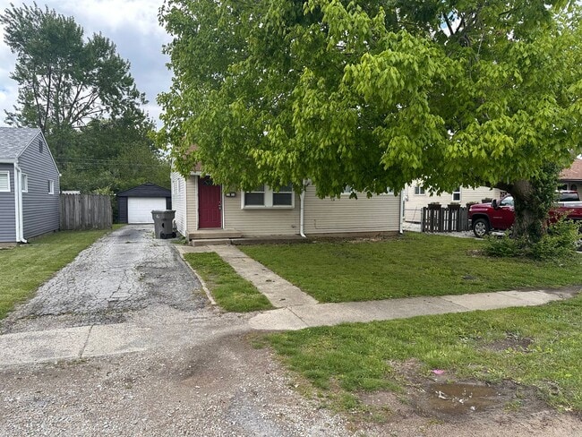 Building Photo - 4 bed 2 full bath home located in very desirable Irvington.