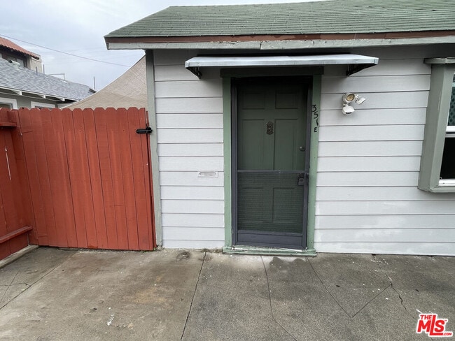 Building Photo - 351 Temple Ave