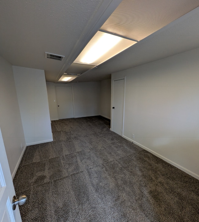 Building Photo - 8th15905