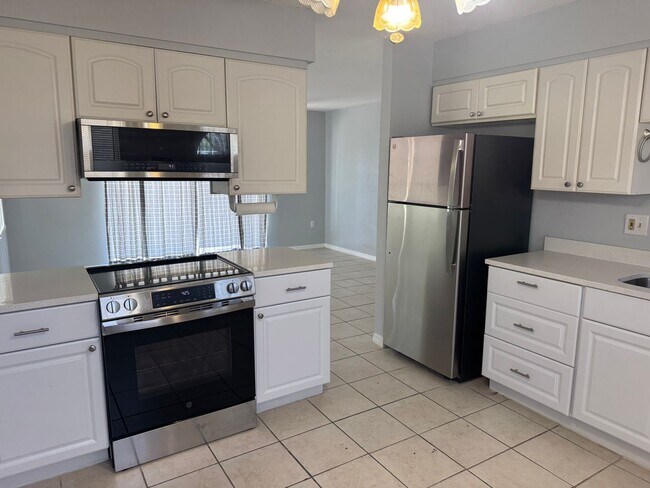 Building Photo - 2Br/1Ba With Golden Beach Access