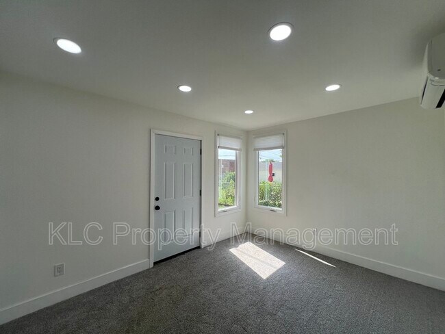 Building Photo - 3719 3rd St