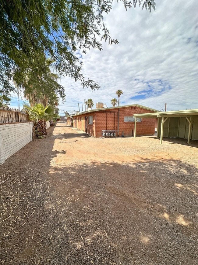 Building Photo - 3719 E Fairmount St