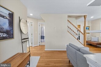 Building Photo - 10808 Hobson St