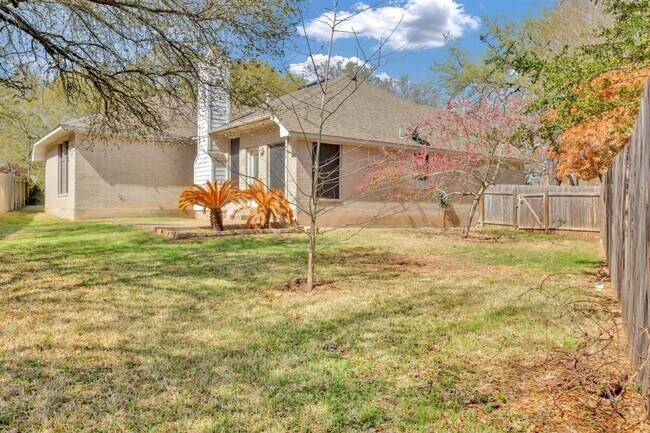 Building Photo - 6205 Clarion Dr